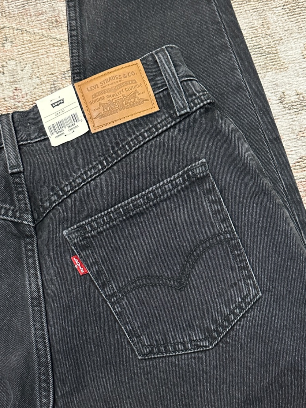 Woman’s NWTs Black Levi’s 80s Mom Jeans